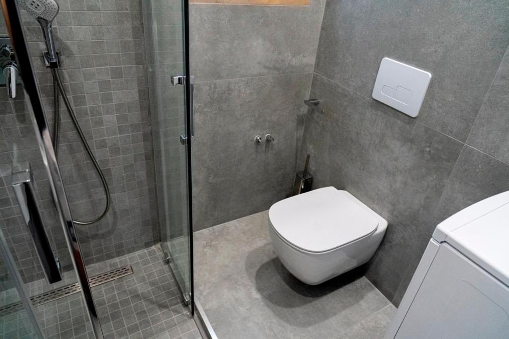 Deluxe Apartment-swimming Pool Apartment